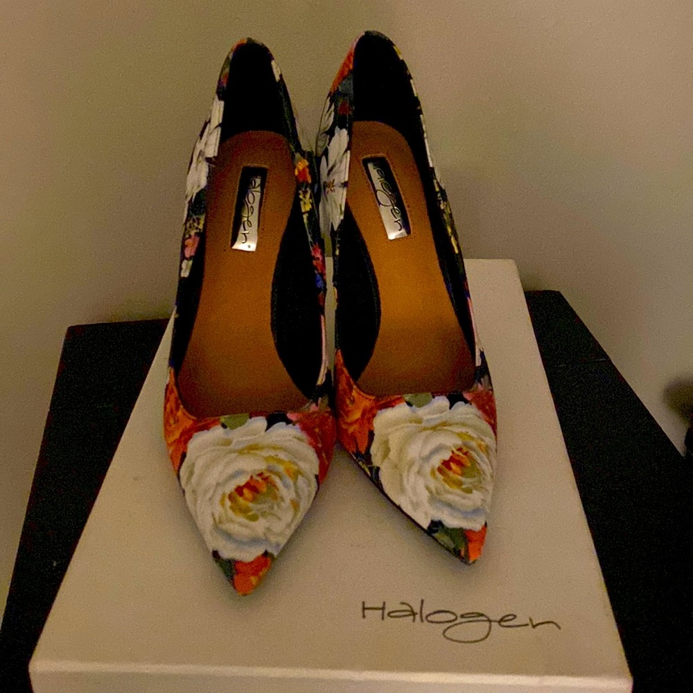 Halogen Floral Print Heels size 7 6.5 Very Pretty!